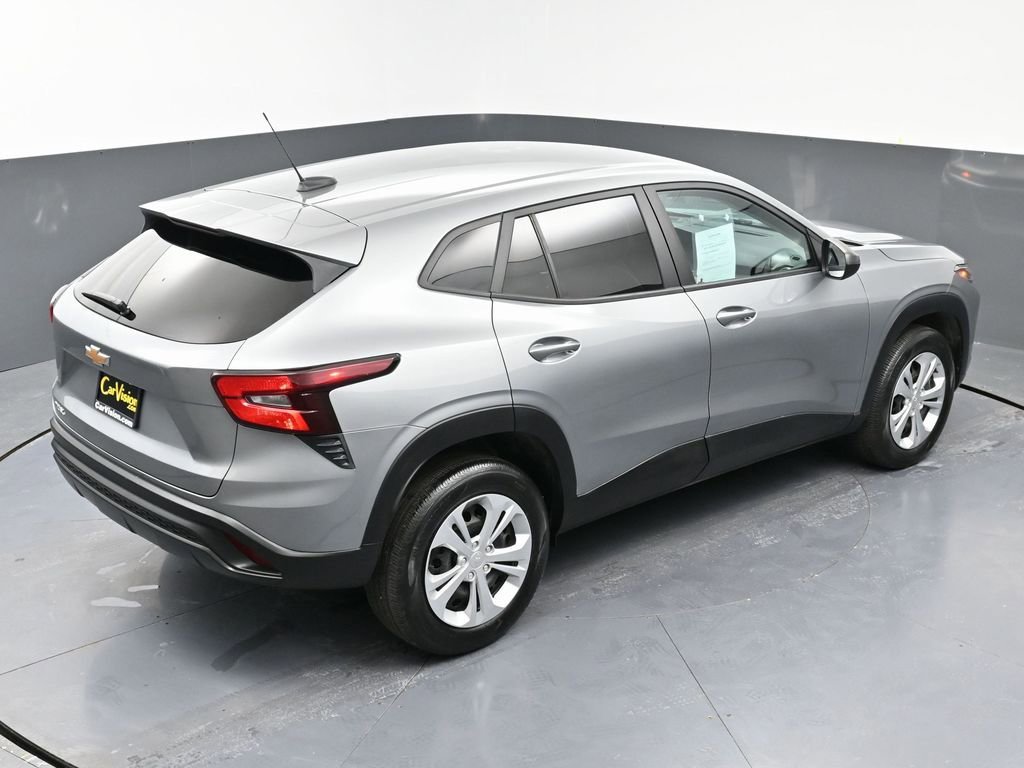 Used 2024 Chevrolet Trax LS w/ Driver Confidence Package image 40