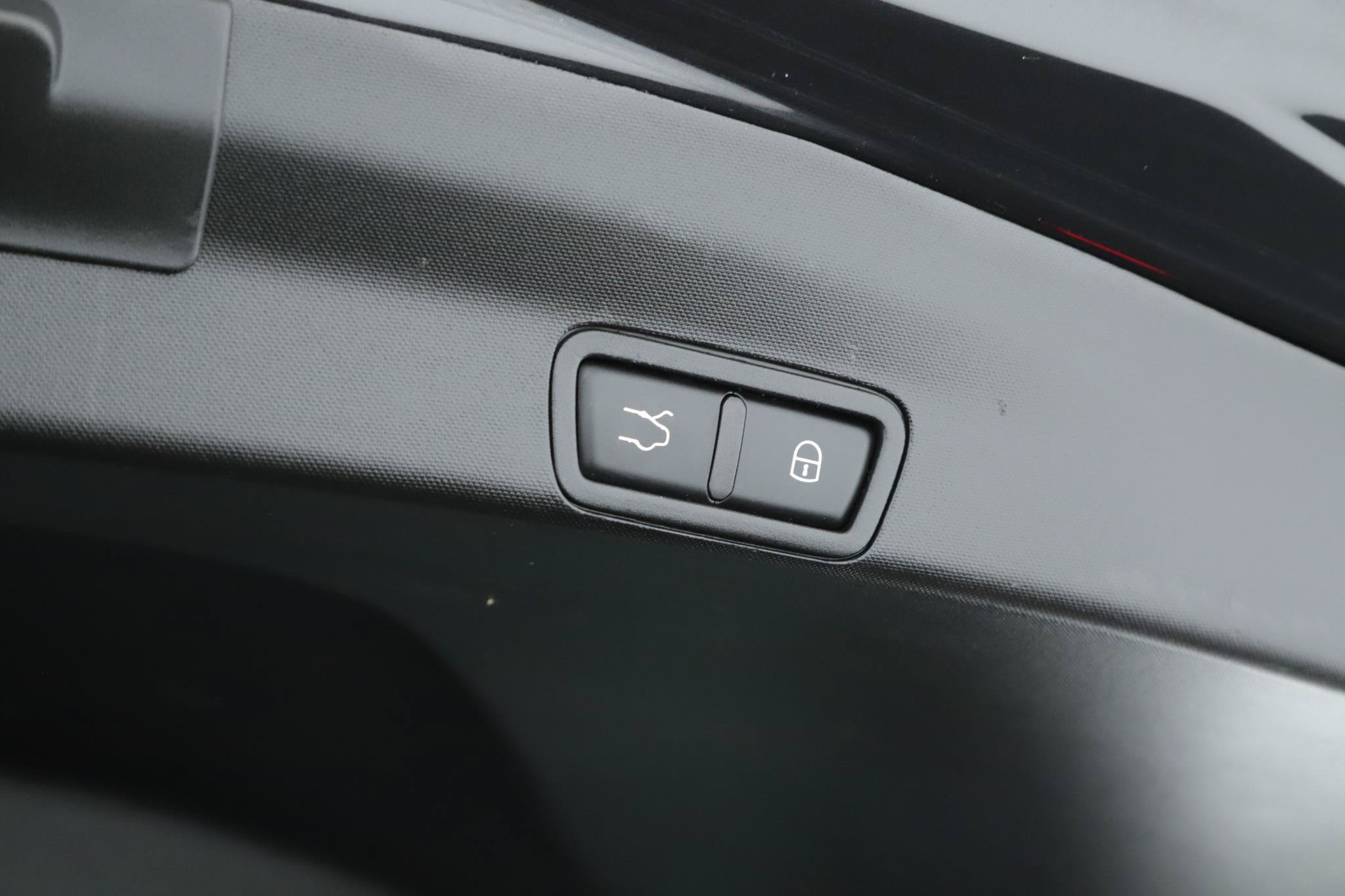 Used 2018 Alfa Romeo Stelvio AWD image 17