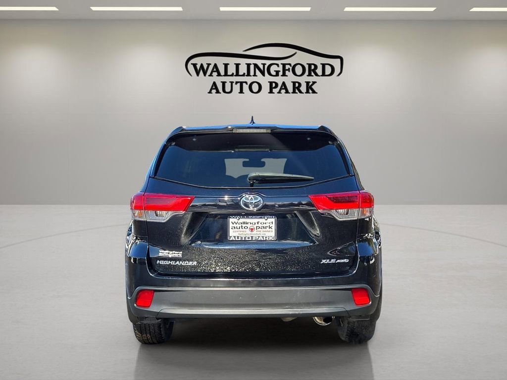 Used 2018 Toyota Highlander XLE w/ Carpet Mat Package (TMS) image 5