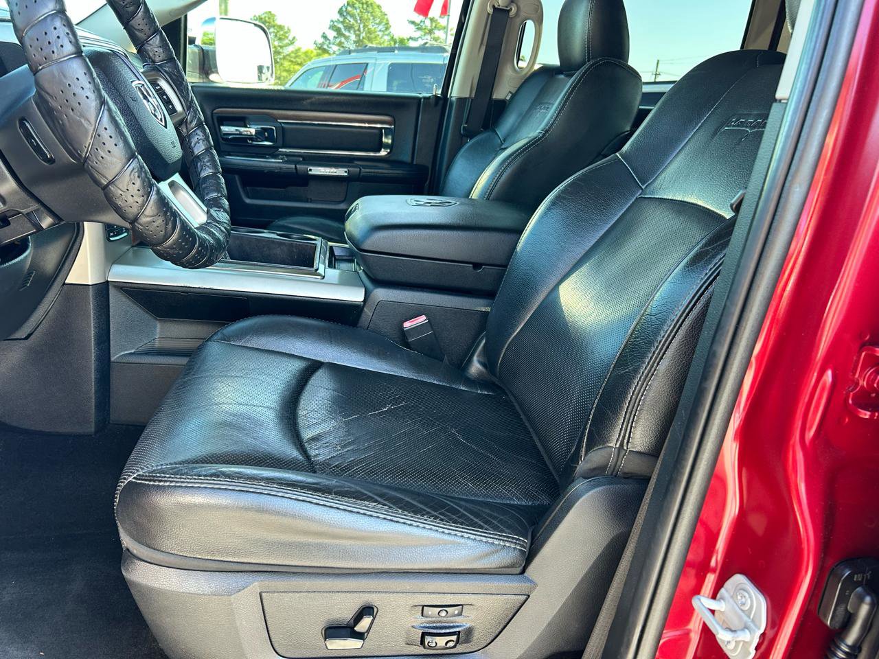 Used 2015 RAM 1500 Laramie w/ Convenience Group AWD/4WD image 7