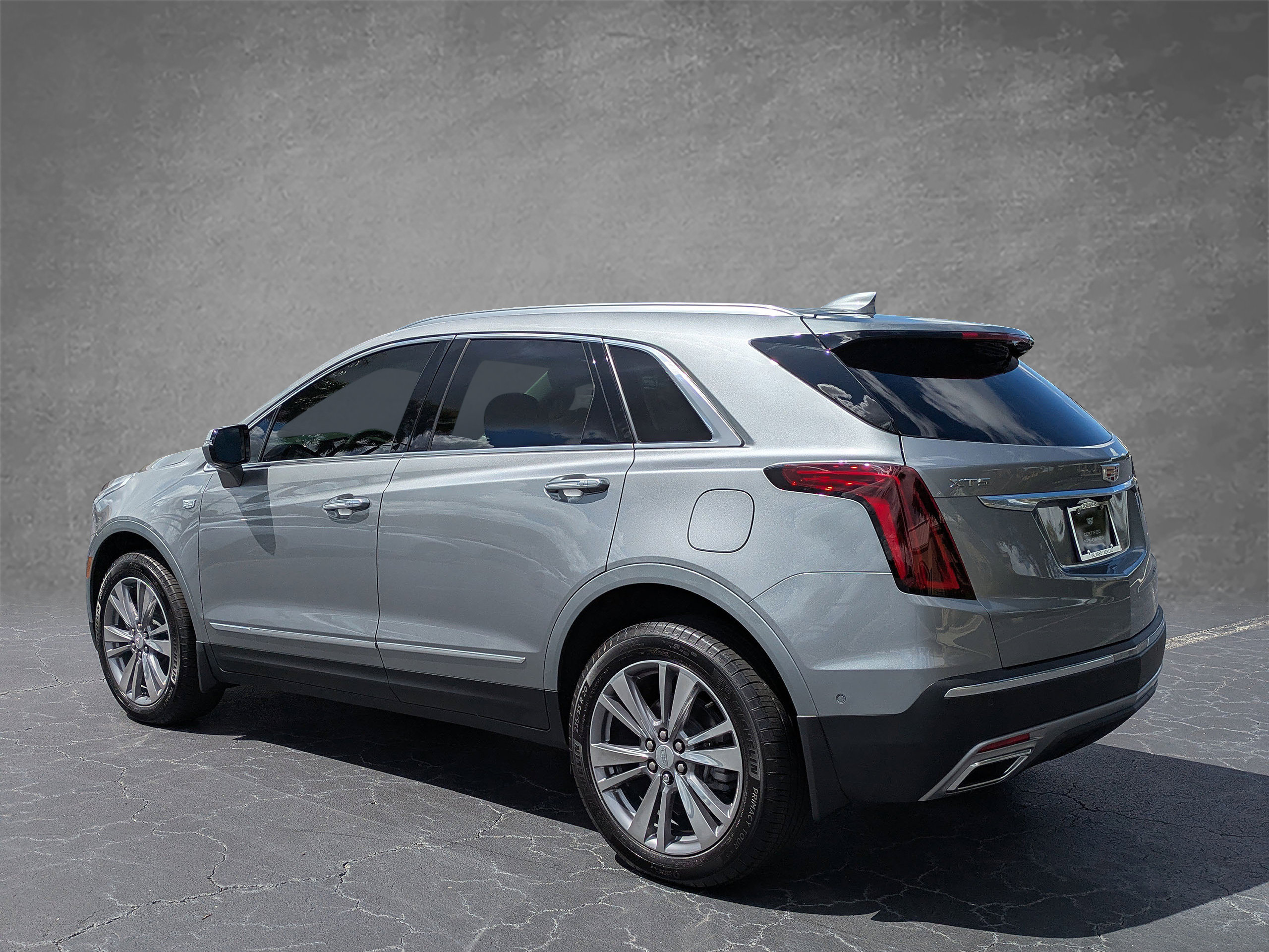 Used 2024 Cadillac XT5 Premium Luxury w/ Technology Package FWD image 4