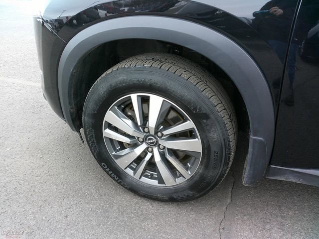 Used 2024 Nissan Pathfinder SL w/ Cargo Package image 9