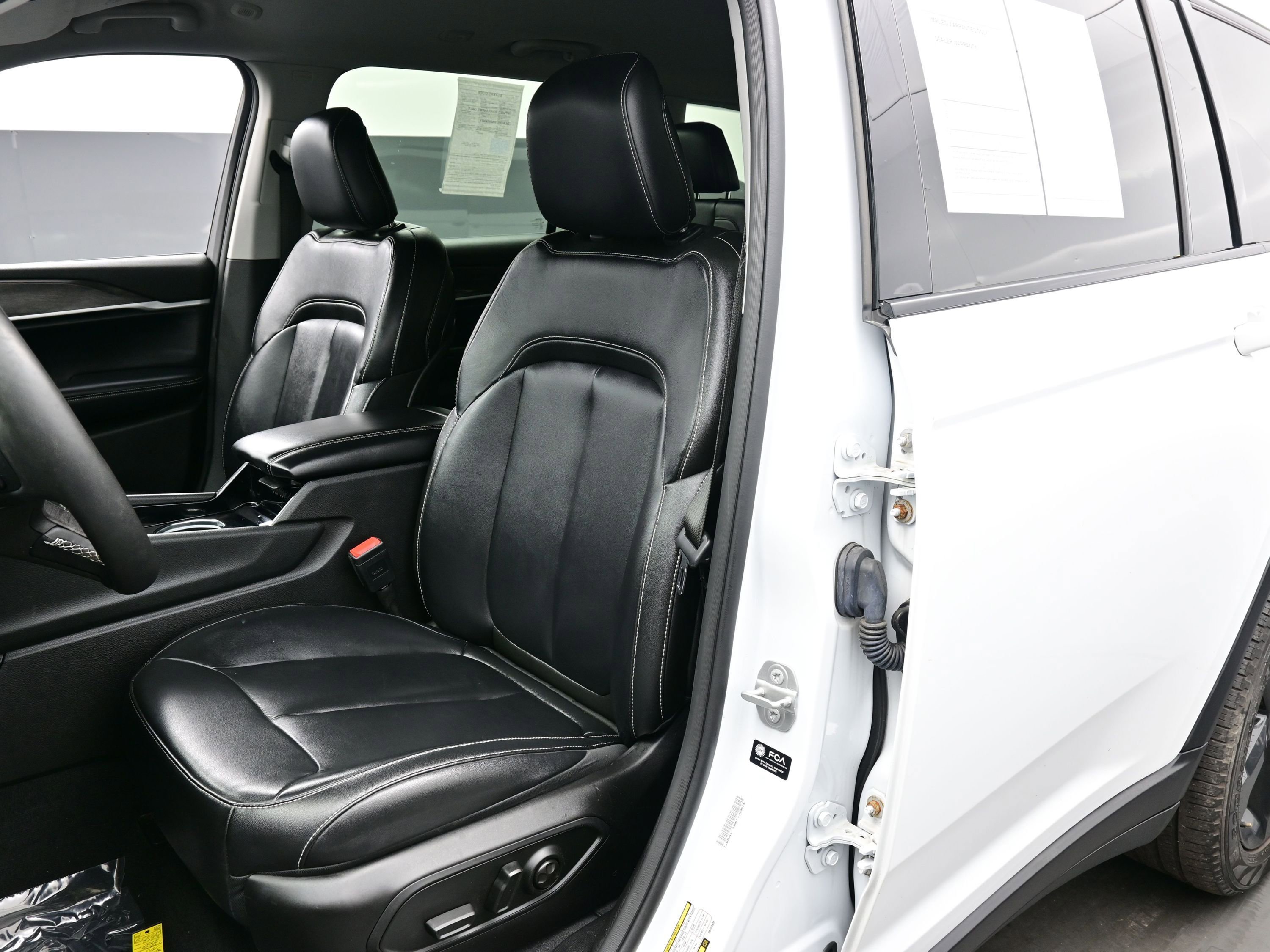 Used 2023 Jeep Grand Cherokee L Limited w/ Black Appearance Package image 14