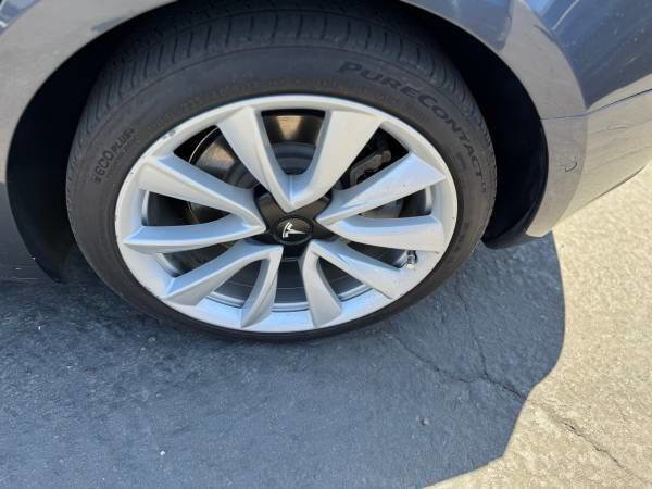 Used 2018 Tesla Model 3 Long Range image 10