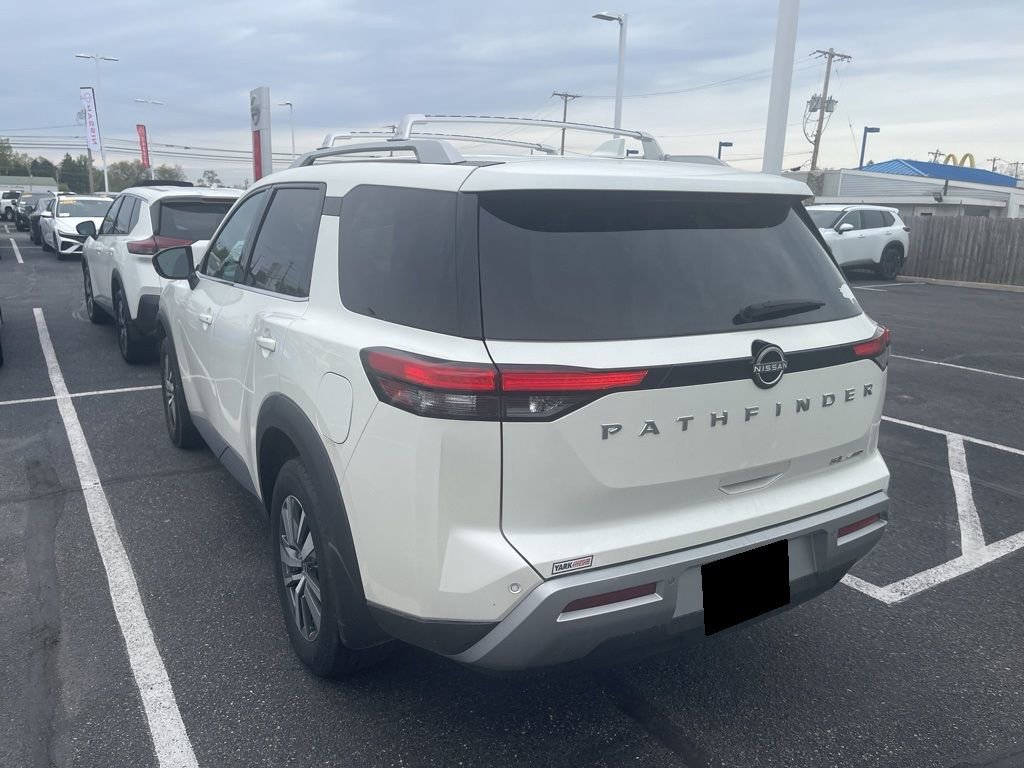Certified 2024 Nissan Pathfinder SL AWD/4WD image 3