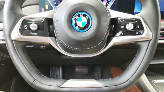 Used 2023 BMW i7 xDrive60 image 41