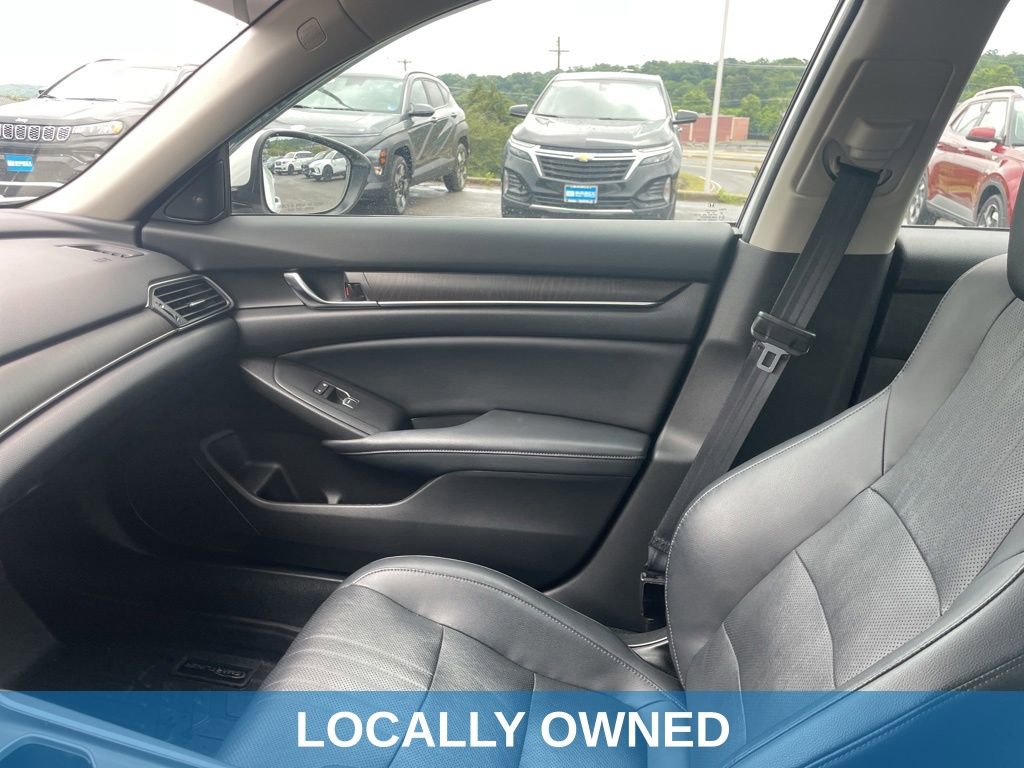 Used 2018 Honda Accord Touring image 4