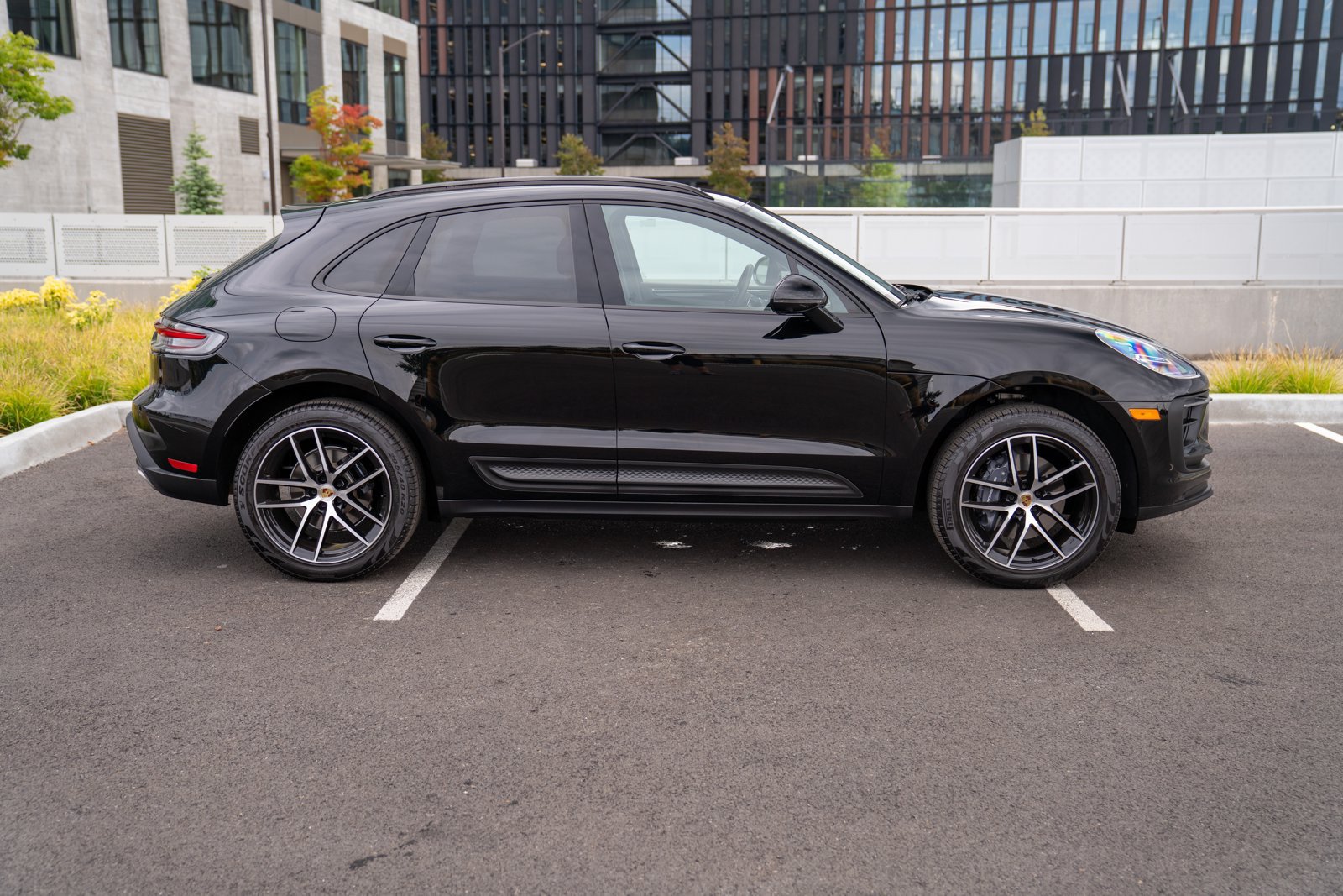 Certified 2026 Porsche Macan AWD/4WD image 8