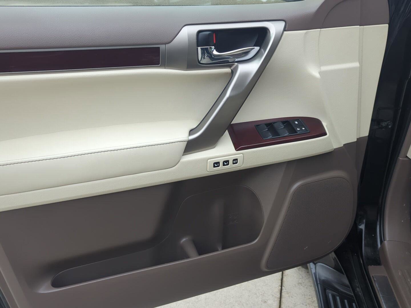 Used 2019 Lexus GX 460 Premium w/ Premium Package image 9