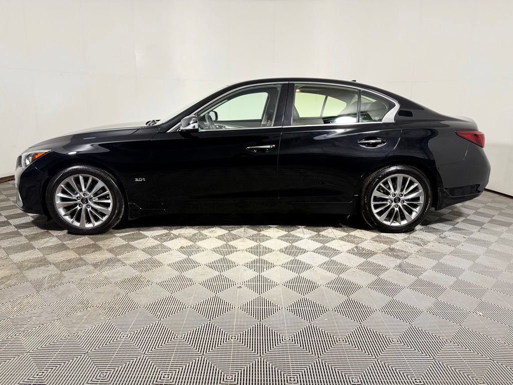Used 2019 INFINITI Q50 Luxe w/ Essential Package (3.0T Luxe) AWD/4WD image 3
