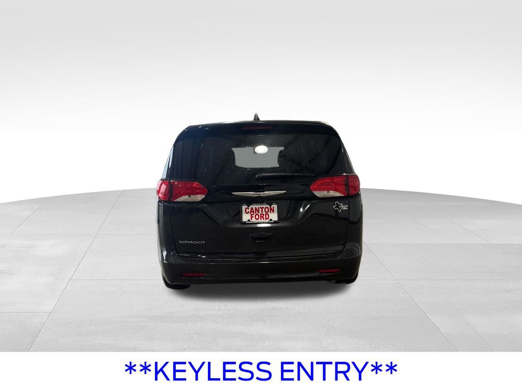 Used 2023 Chrysler Voyager LX image 6
