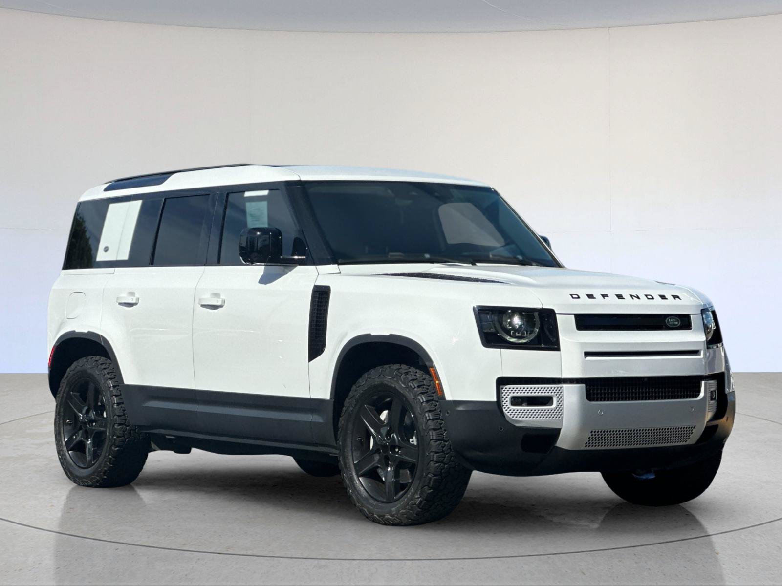 Used 2023 Land Rover Defender 110 SE AWD/4WD image 8