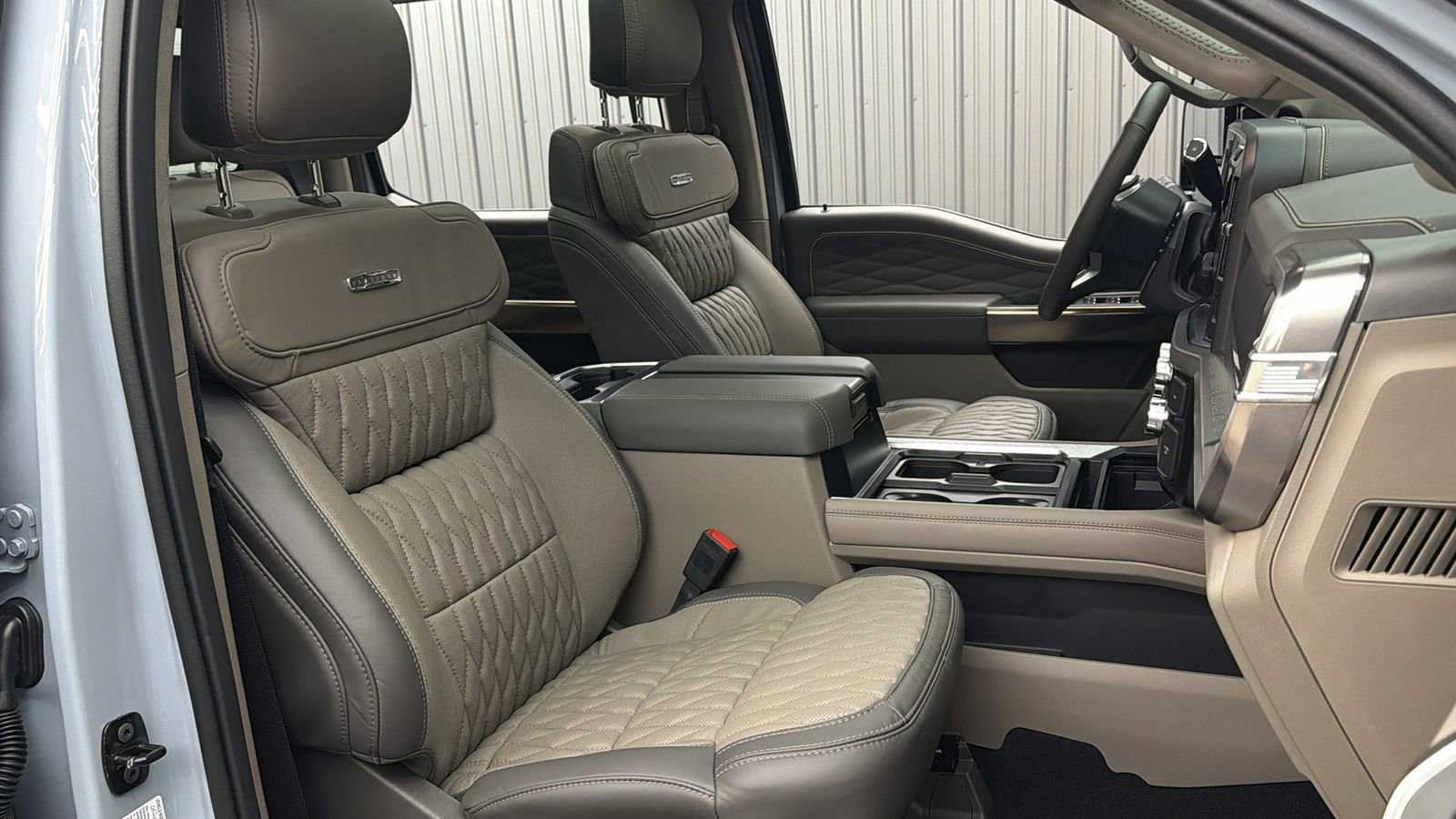 Used 2026 Ford F450 Platinum w/ Platinum Plus Package image 42