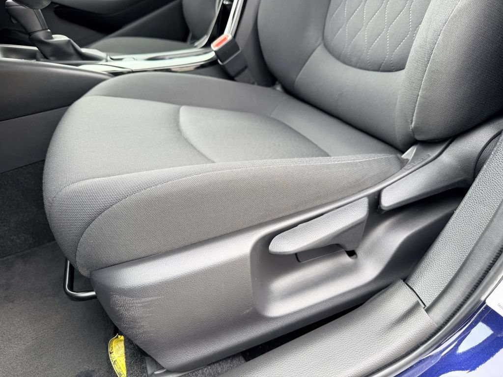 Used 2022 Toyota Corolla LE w/ Carpet Mat Package (TMS) FWD image 18