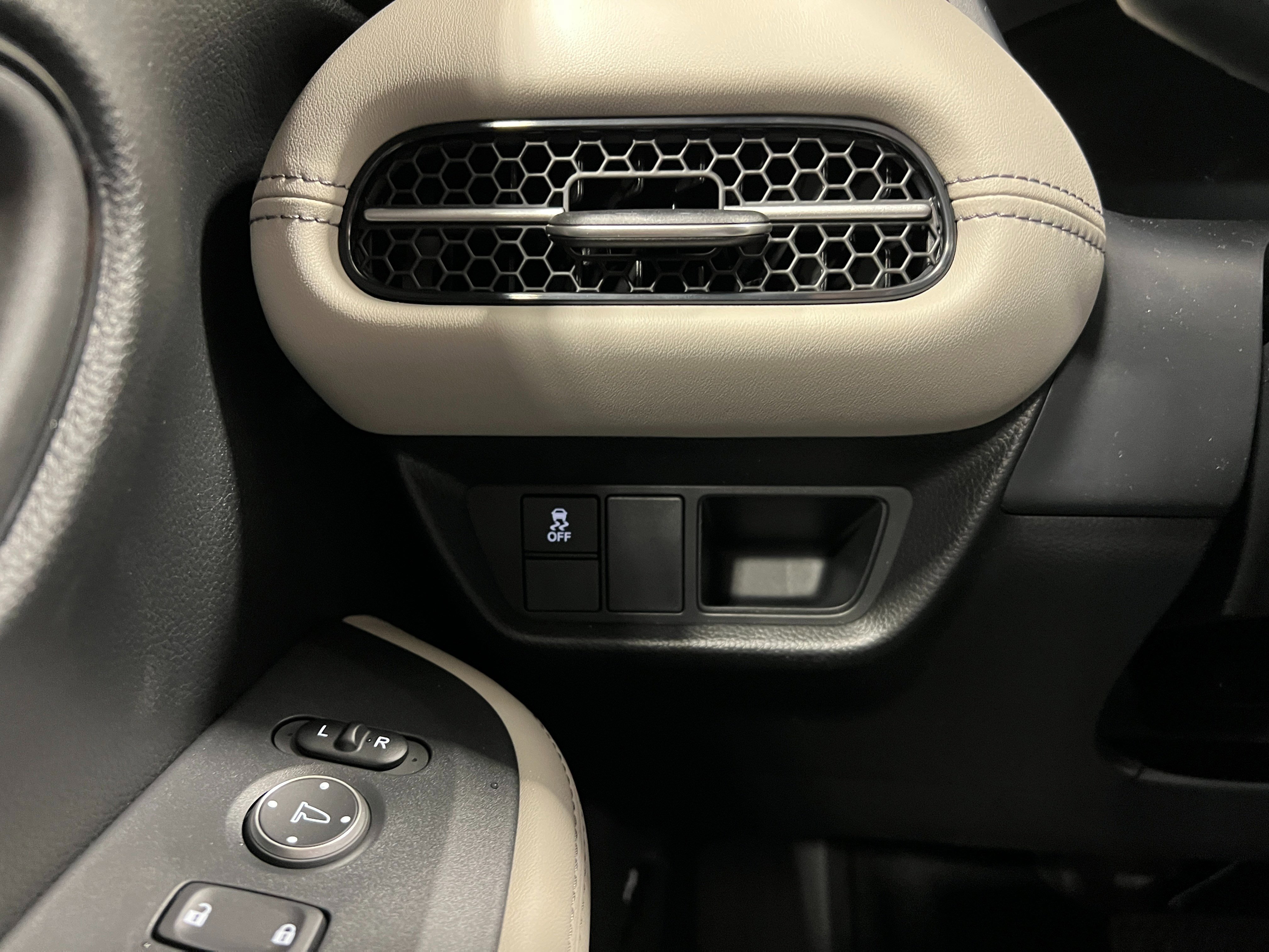 New 2025 Honda HR-V EX-L image 18