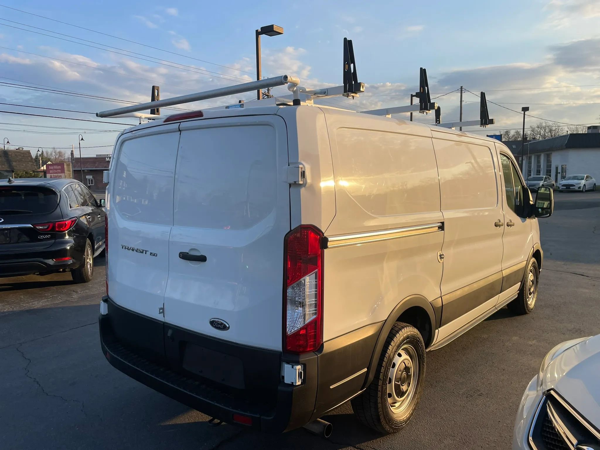 Used 2020 Ford Transit 150 Low Roof RWD image 3