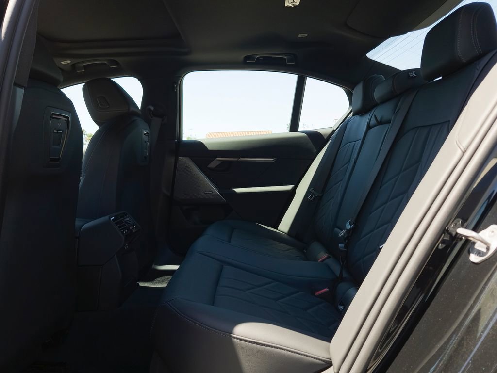 New 2026 BMW i5 eDrive40 image 8