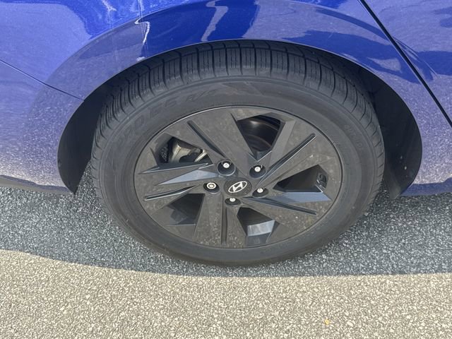 Certified 2021 Hyundai Elantra SEL w/ Convenience Package FWD image 17