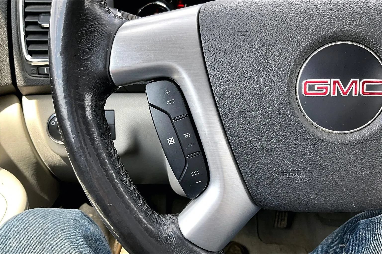 Used 2008 GMC Acadia SLT w/ Convenience Package FWD image 11
