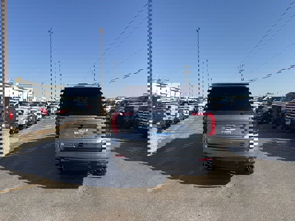 Used 2025 GMC Yukon XL Denali Ultimate image 4