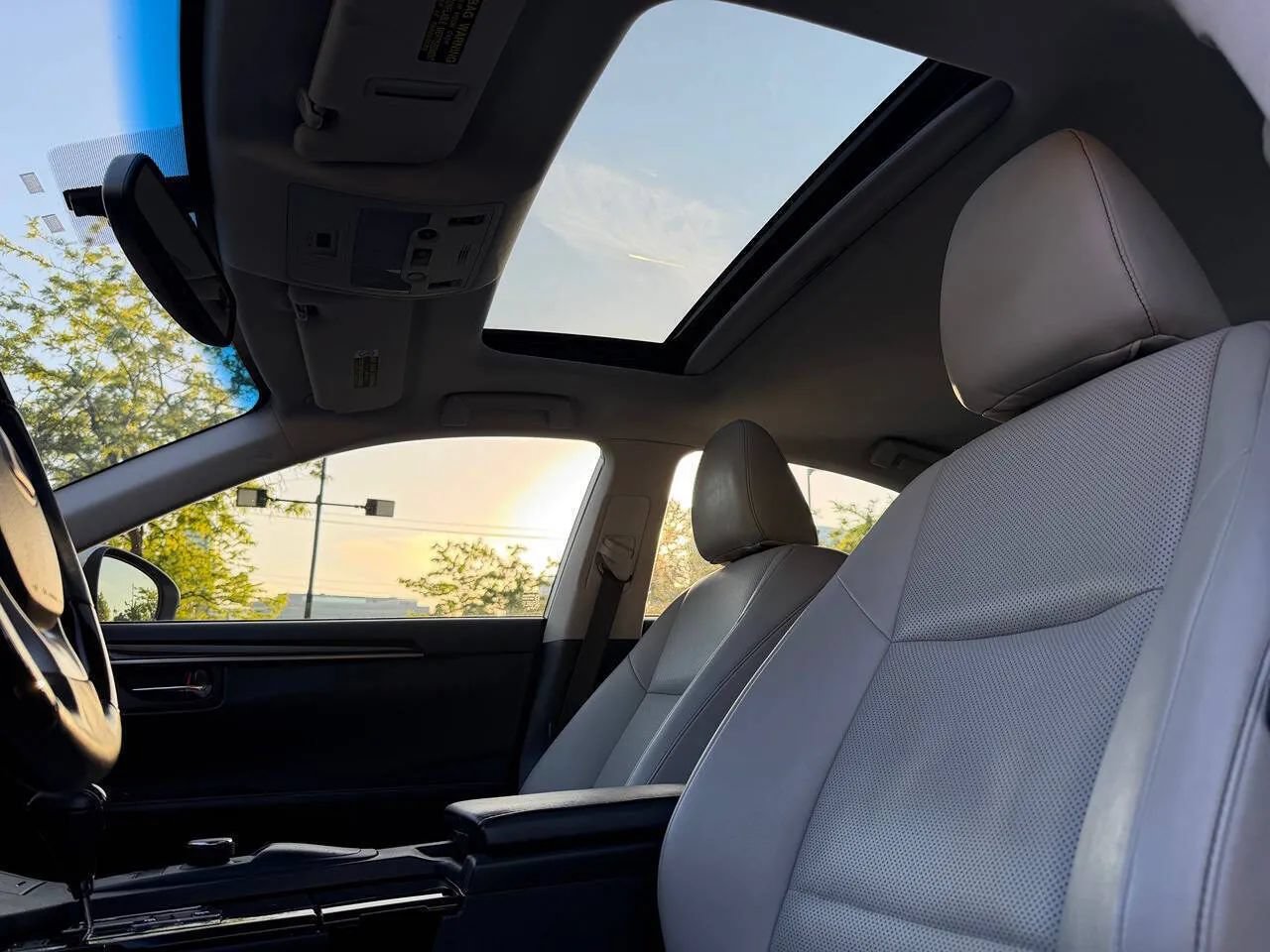Used 2015 Lexus ES 350 w/ Premium Package FWD image 32
