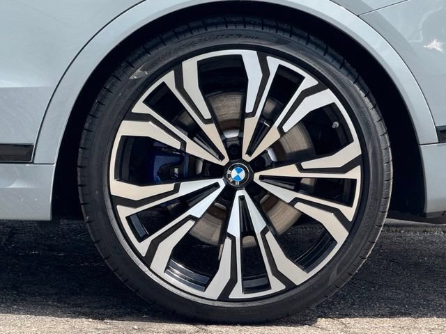 Used 2024 BMW X7 M60i w/ Climate Comfort Package AWD/4WD image 4