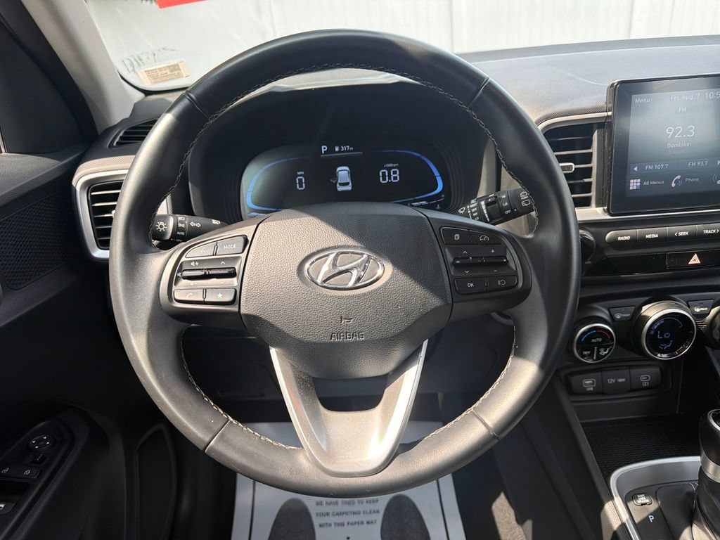 Used 2025 Hyundai Venue SEL FWD image 16