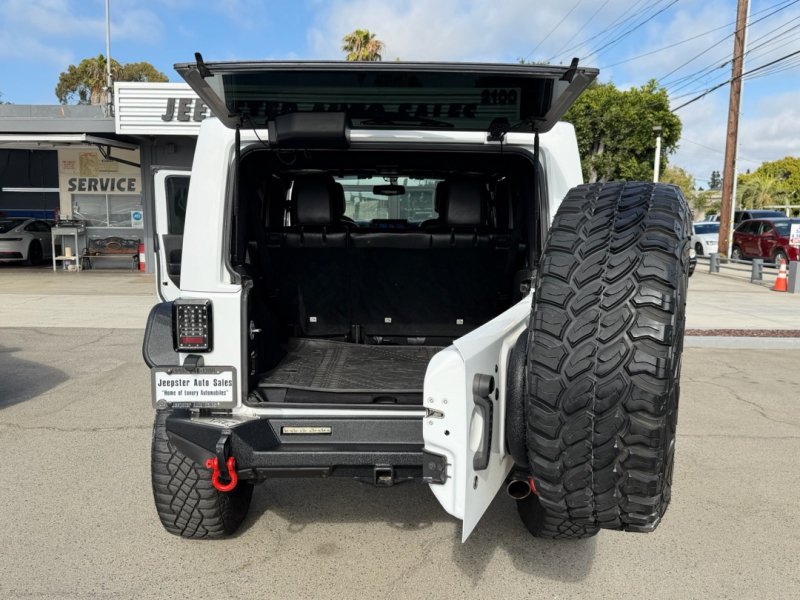Used 2015 Jeep Wrangler Unlimited Sahara AWD/4WD image 16