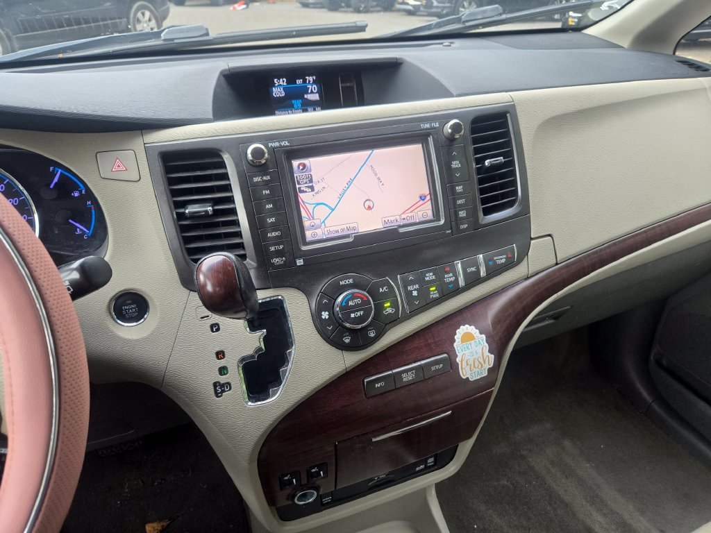 Used 2013 Toyota Sienna Limited w/ Premium Pkg AWD/4WD image 12