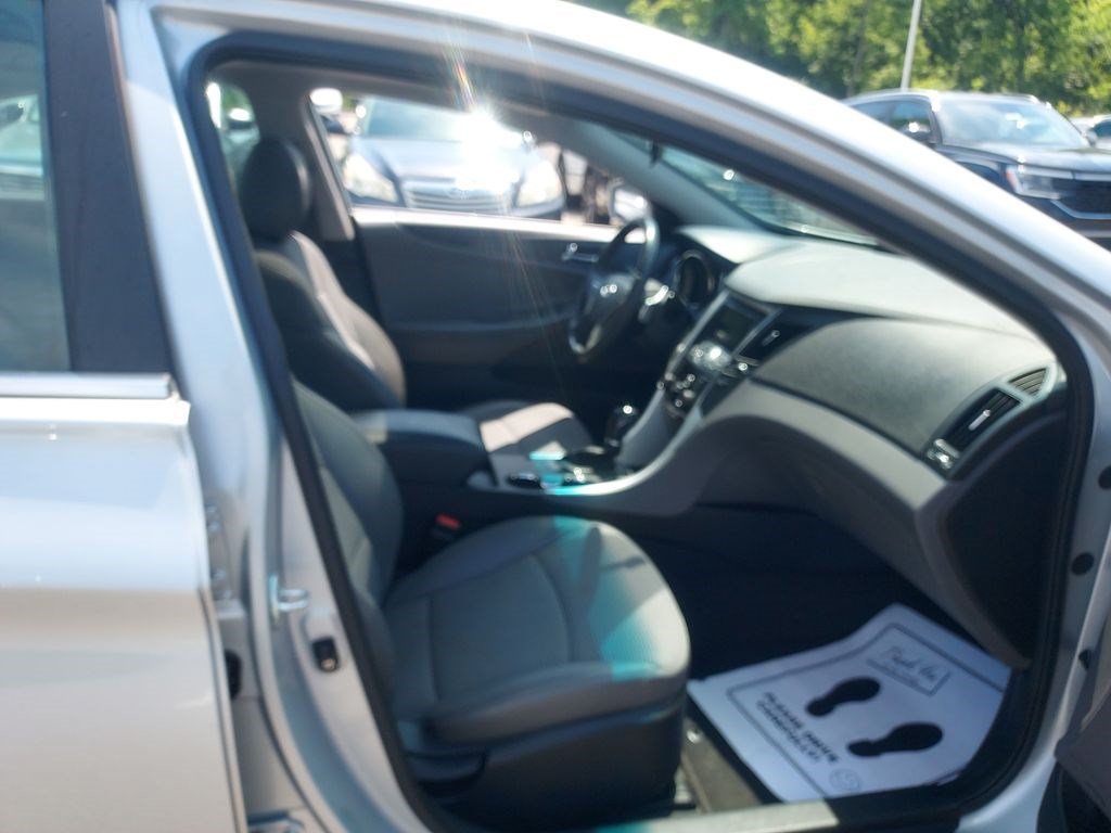 Used 2011 Hyundai Sonata SE w/ Navigation & Sunroof Pkg 4 FWD image 31