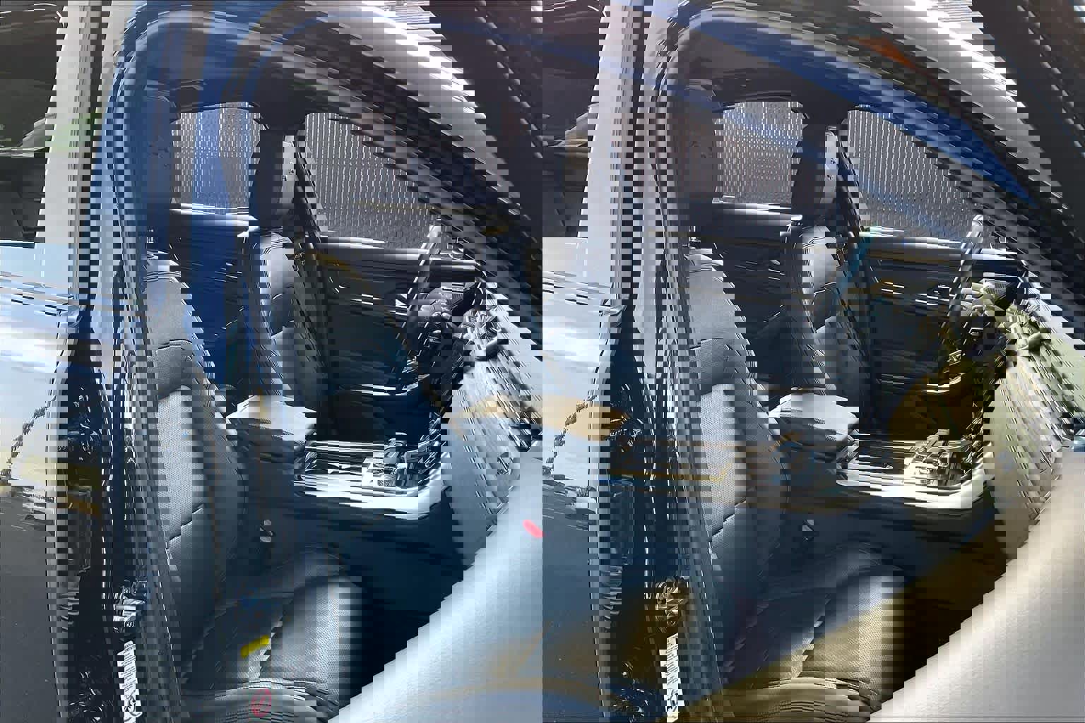 Used 2022 Jaguar XF SE image 10