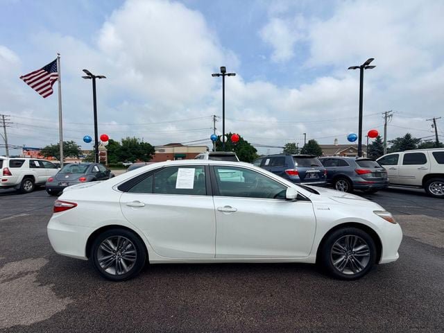 Used 2015 Toyota Camry SE w/ Moonroof Package FWD image 4
