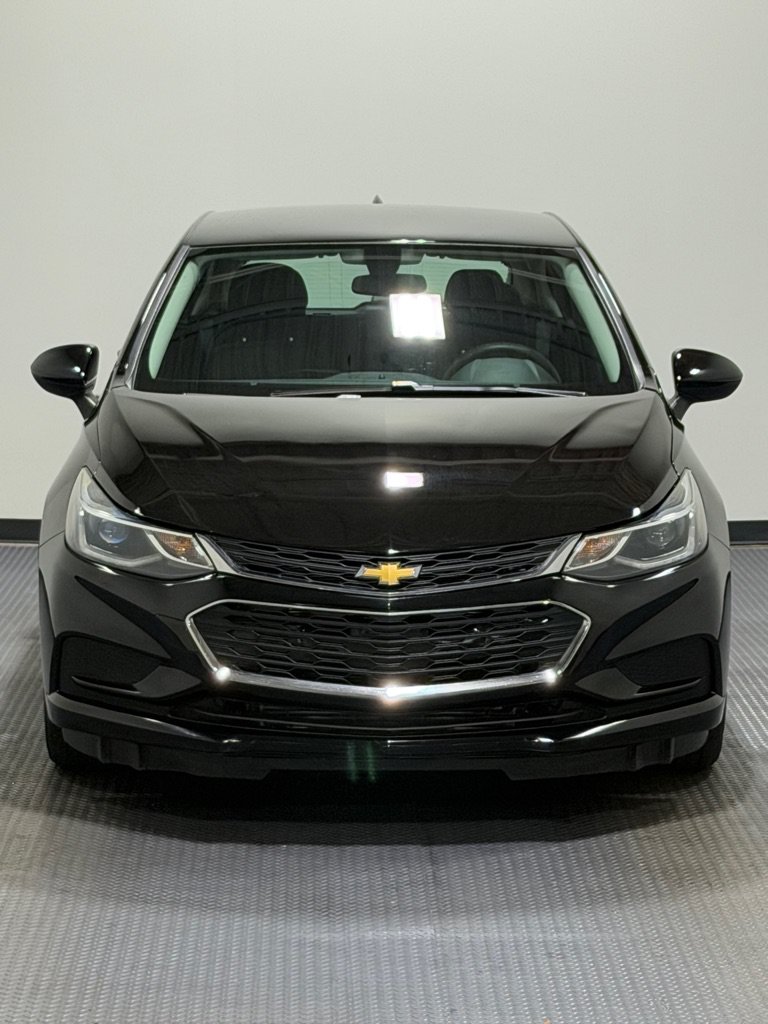 Used 2018 Chevrolet Cruze LT w/ Convenience Package FWD image 2