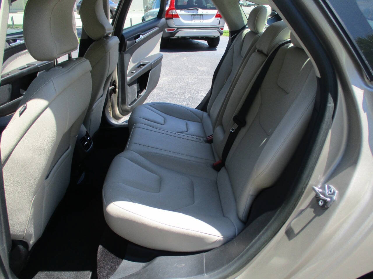 Used 2017 Ford Fusion Titanium AWD/4WD image 23