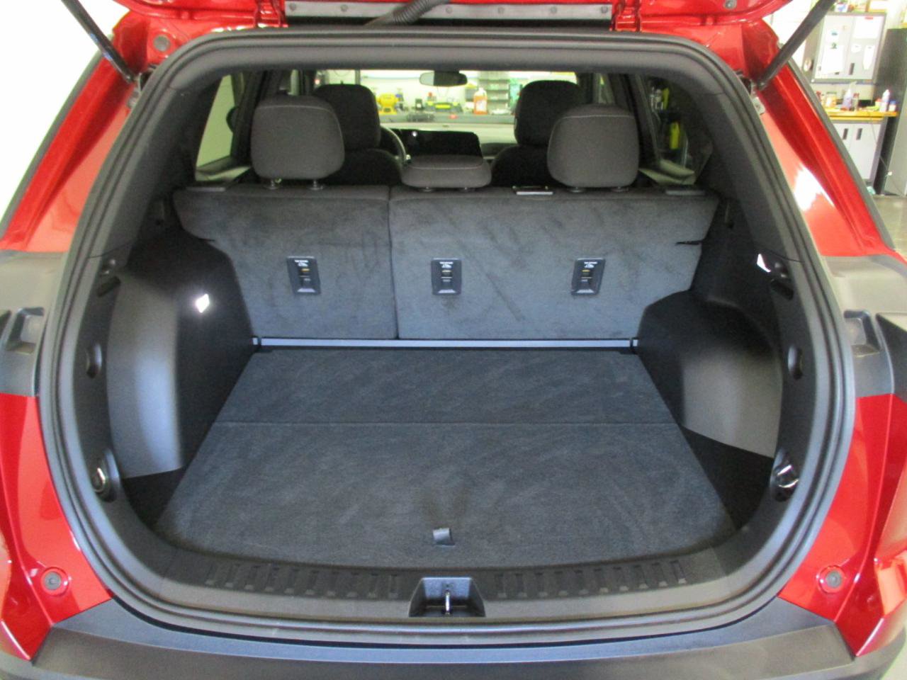 Used 2025 Chevrolet Equinox LT w/ Midnight Edition image 13