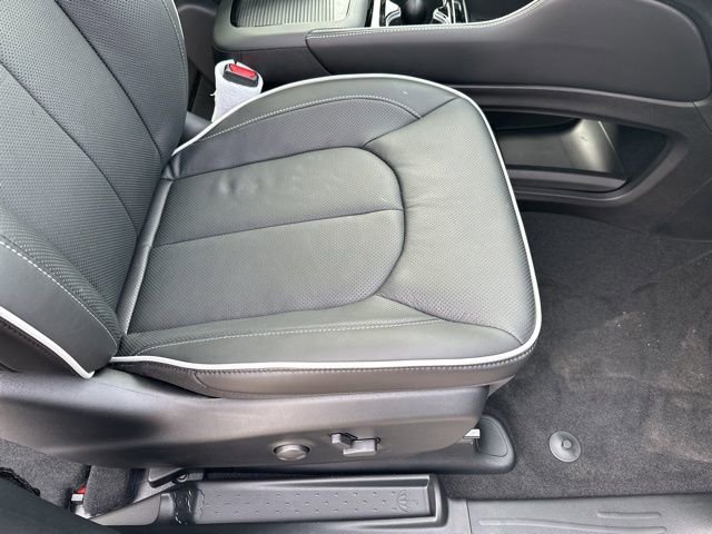 New 2026 Chrysler Pacifica Limited w/ S Appearance Package FWD image 13