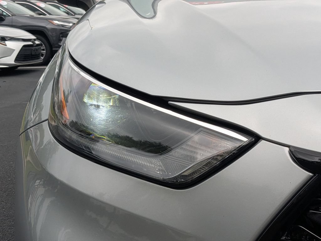 Used 2021 Toyota Highlander XLE AWD/4WD image 11