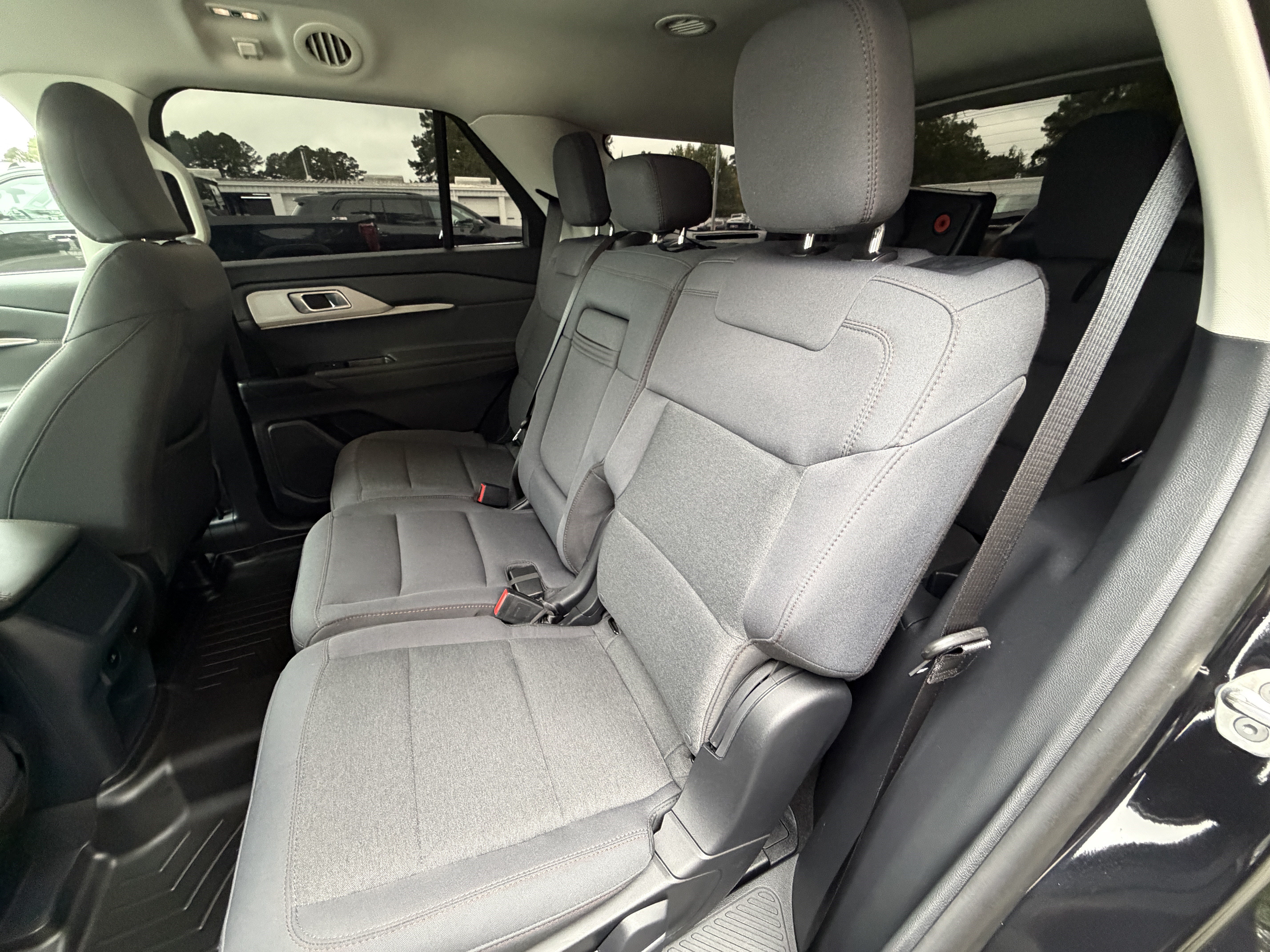 Used 2026 Ford Explorer Active AWD/4WD image 17
