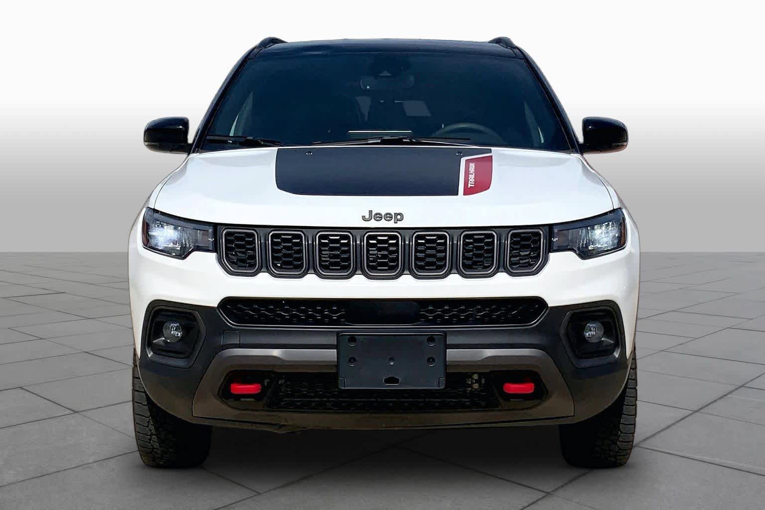 Used 2025 Jeep Compass Trailhawk w/ Trailer Tow Group AWD/4WD image 4