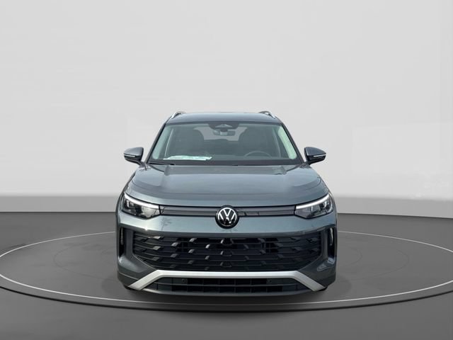 New 2026 Volkswagen Tiguan SE FWD image 2