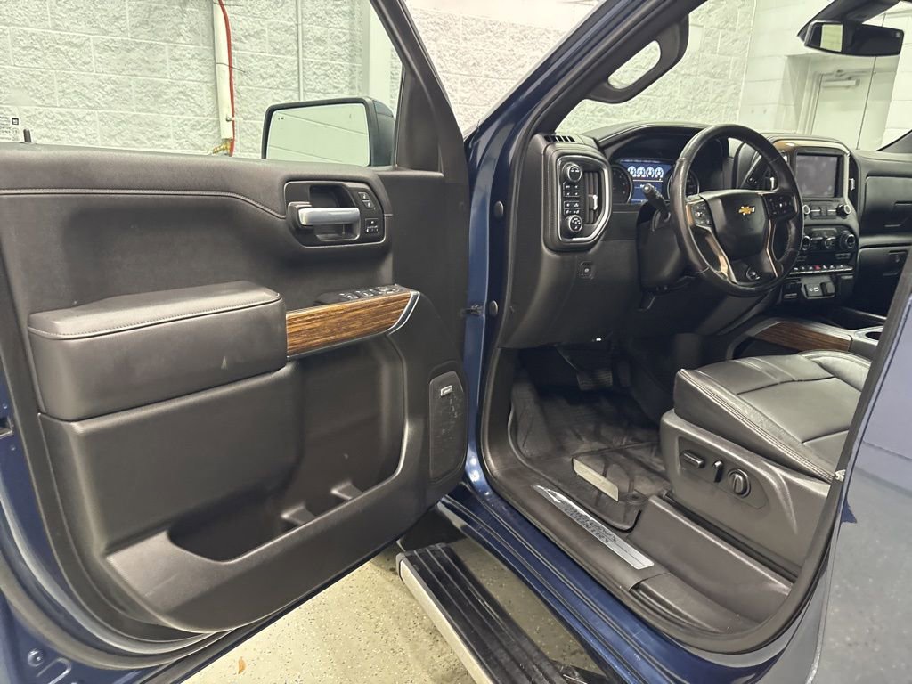 Used 2021 Chevrolet Silverado 1500 High Country image 14