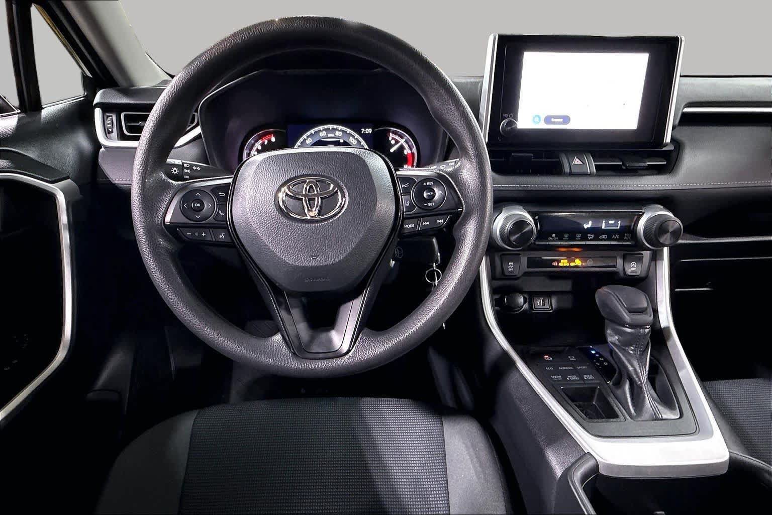 Used 2023 Toyota RAV4 LE AWD/4WD image 6