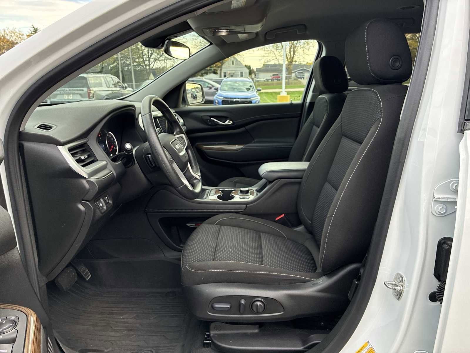 Certified 2023 GMC Acadia SLE w/ Driver Convenience Package image 18