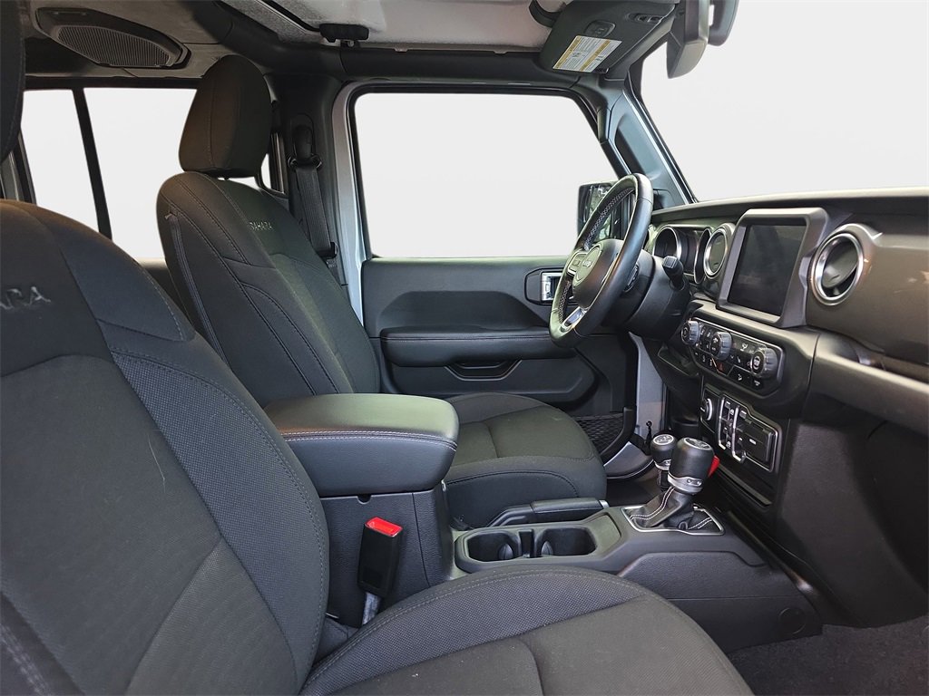 Used 2019 Jeep Wrangler Unlimited Sahara image 12