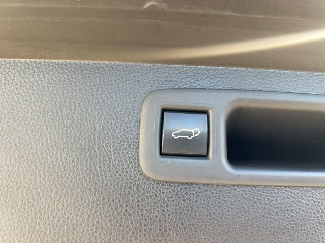 Used 2021 Toyota Highlander XLE AWD/4WD image 9