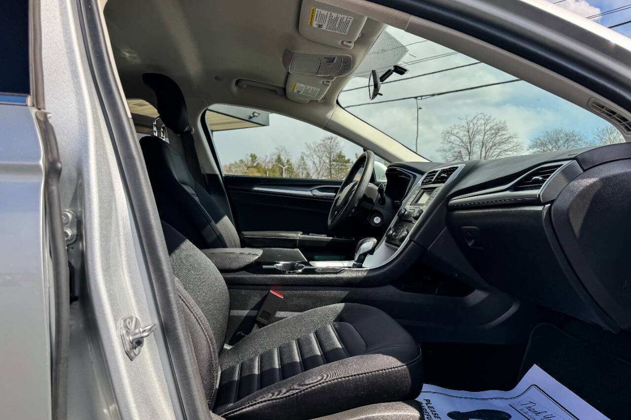 Used 2015 Ford Fusion SE image 13