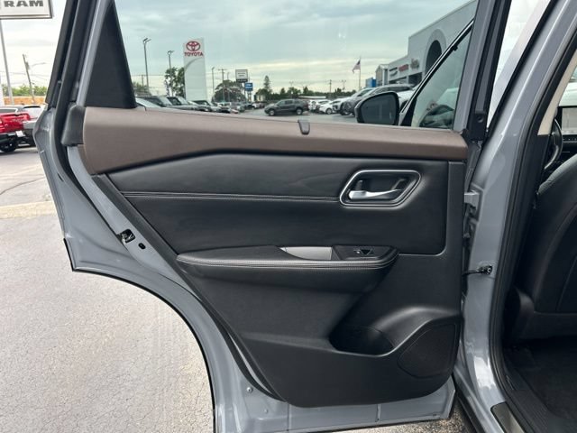 Used 2021 Nissan Rogue Platinum AWD/4WD image 21