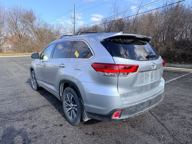 Used 2018 Toyota Highlander XLE AWD/4WD image 3