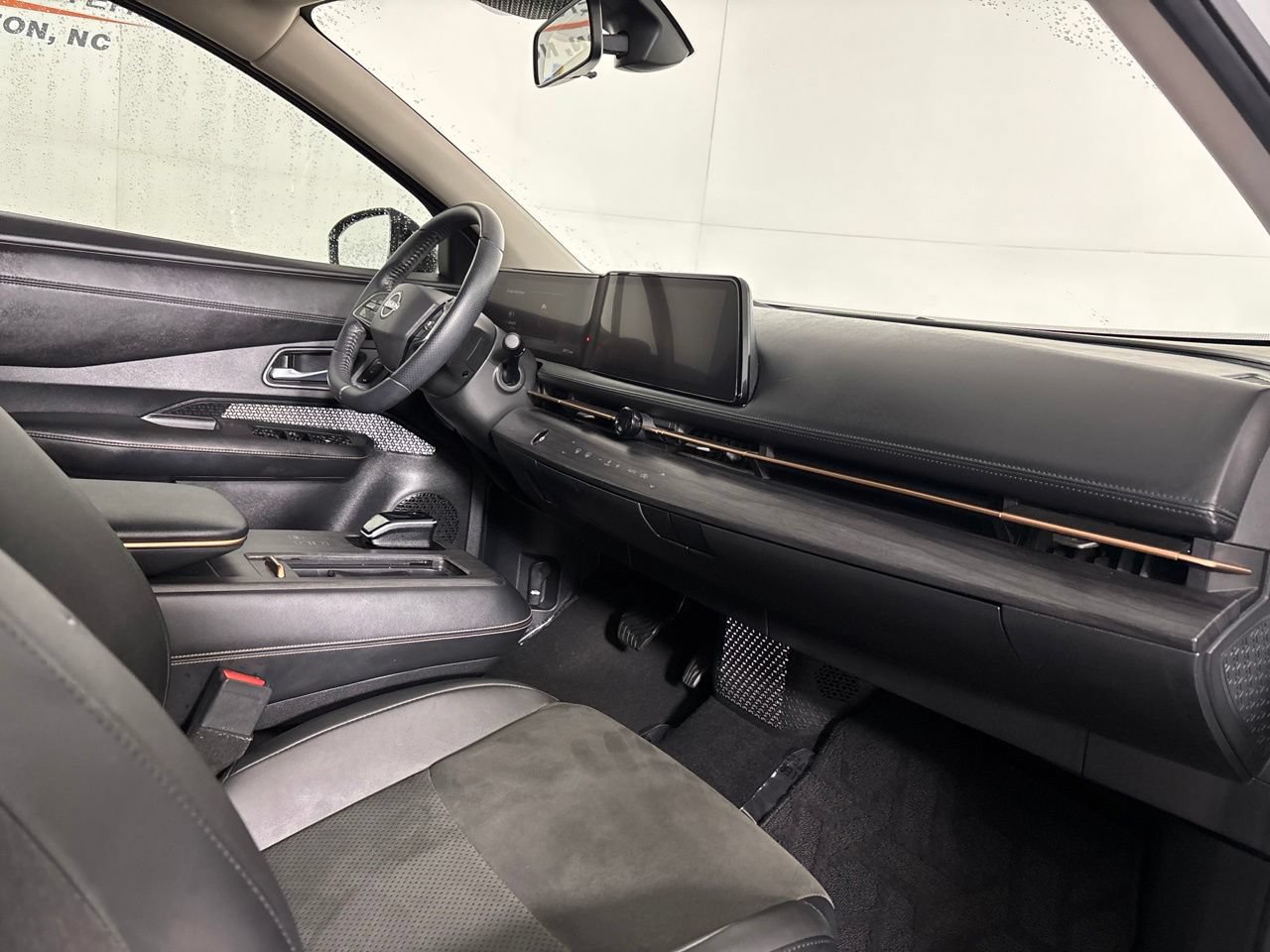 Used 2023 Nissan Ariya FWD image 26