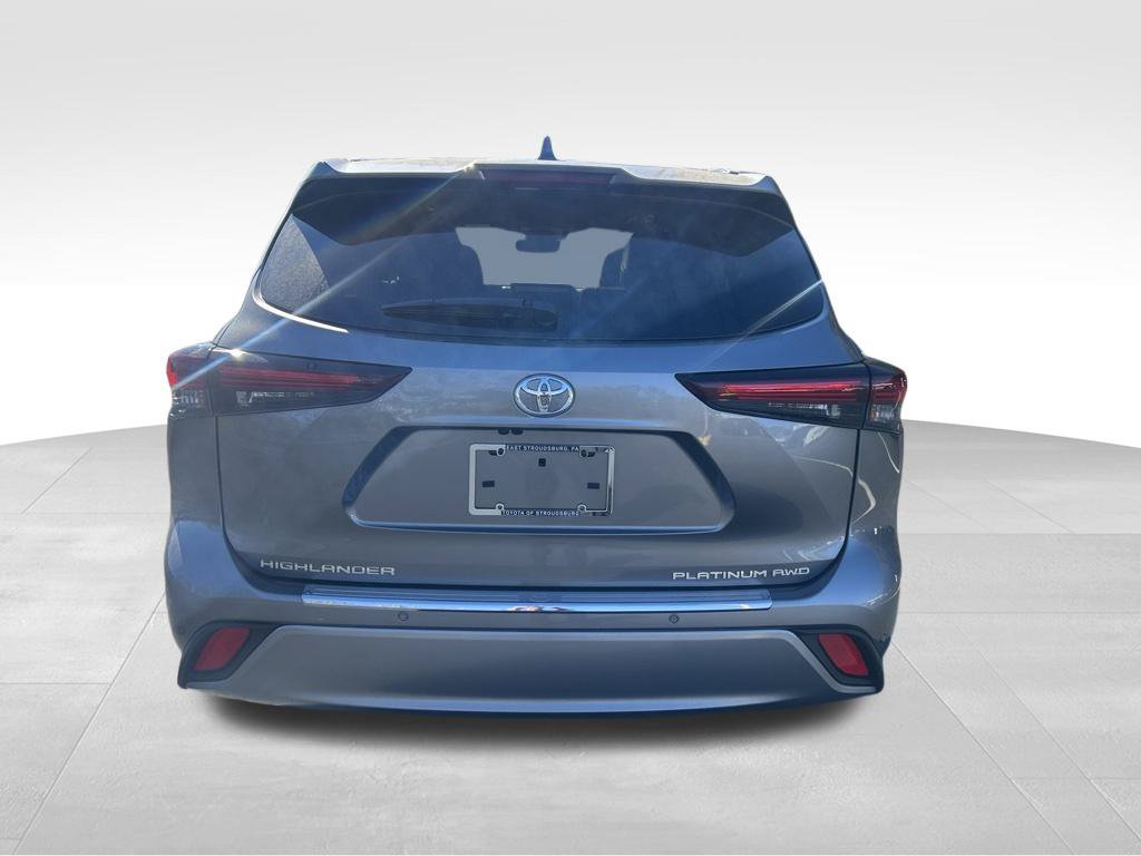 New 2026 Toyota Highlander Platinum AWD/4WD image 4